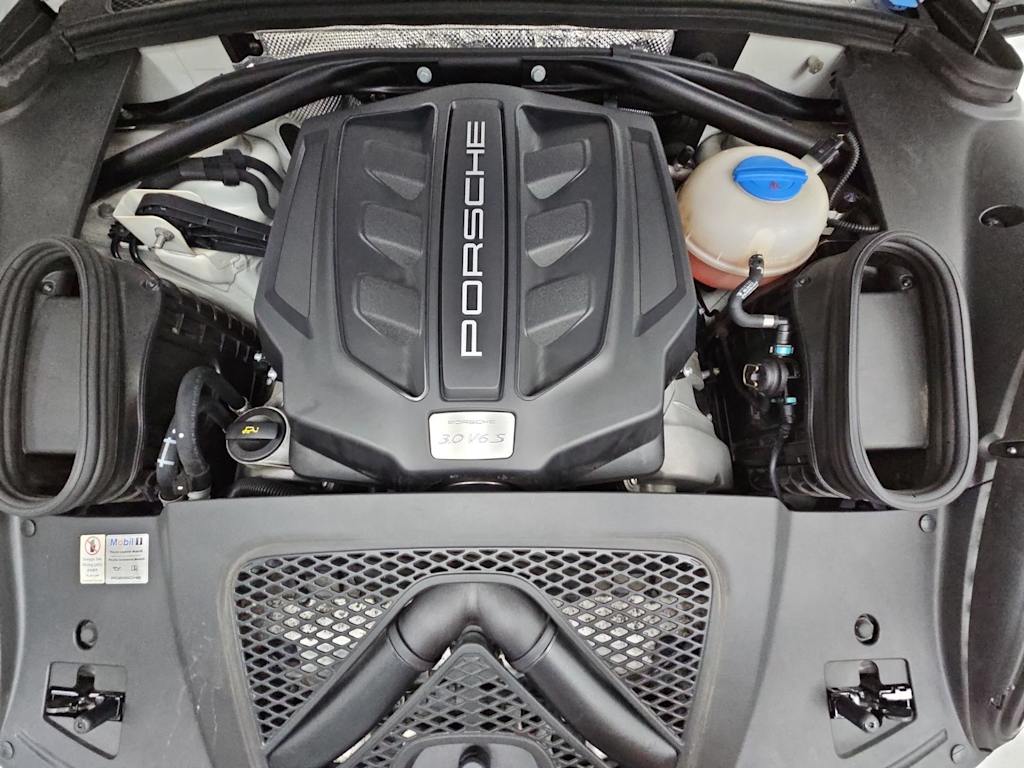 Thumbnail: 2016 Porsche Macan - 9