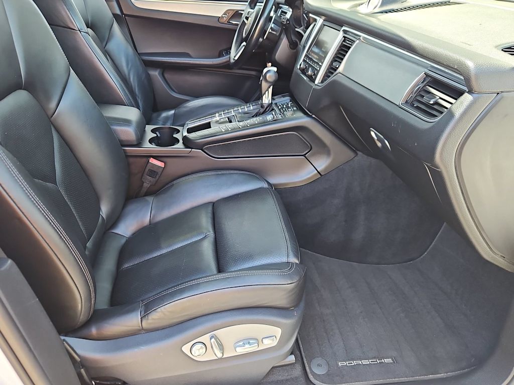 Thumbnail: 2016 Porsche Macan - 12