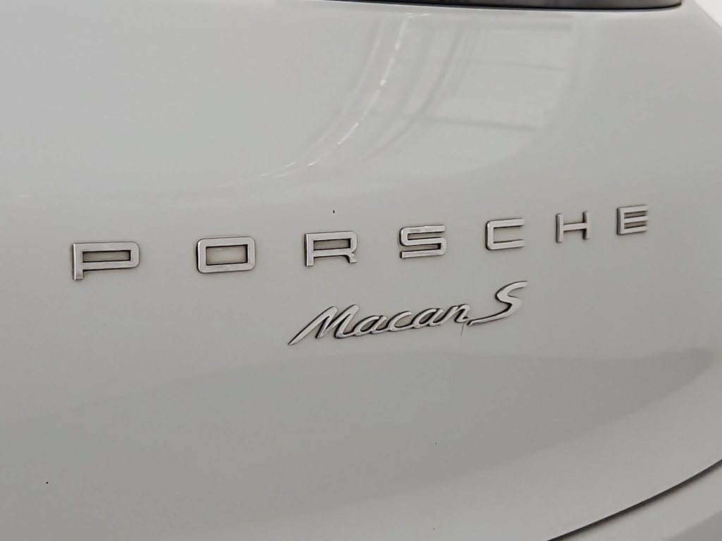 Thumbnail: 2016 Porsche Macan - 7