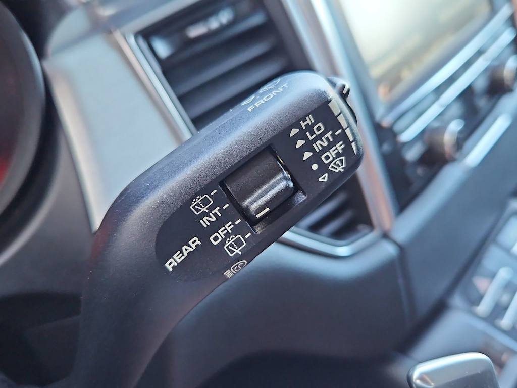 Thumbnail: 2016 Porsche Macan - 32