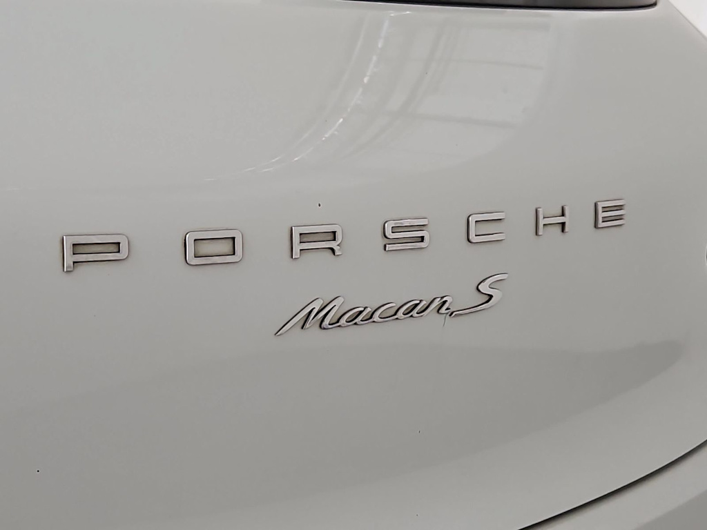Thumbnail: 2016 Porsche Macan - 25