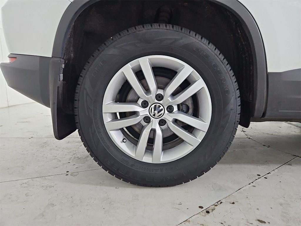 Thumbnail: 2017 Volkswagen Tiguan - 8
