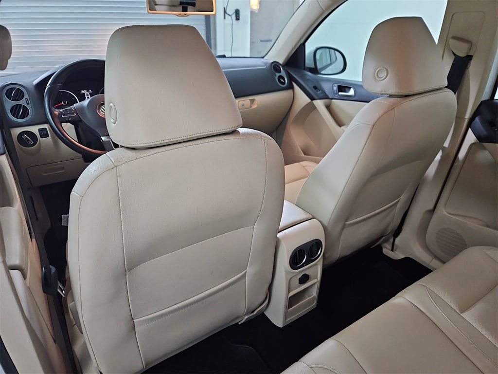 Thumbnail: 2017 Volkswagen Tiguan - 12