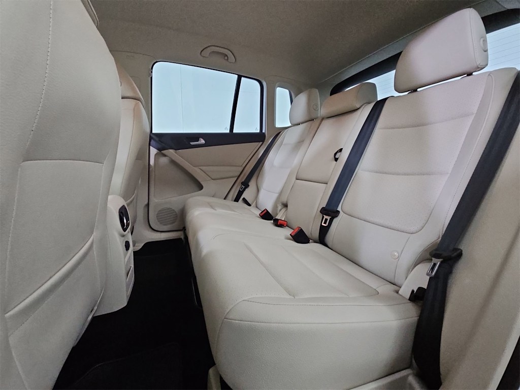 Thumbnail: 2017 Volkswagen Tiguan - 13