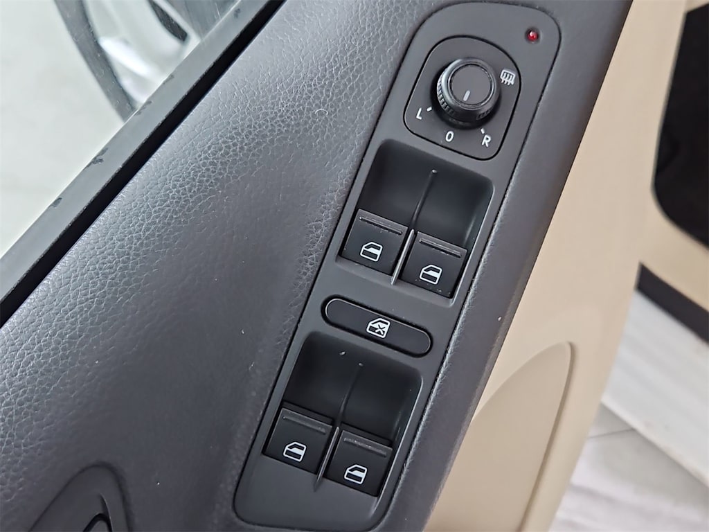 Thumbnail: 2017 Volkswagen Tiguan - 26