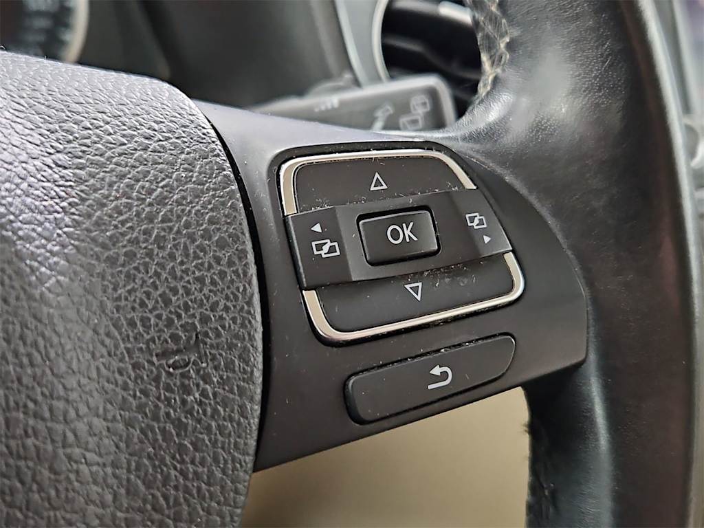 Thumbnail: 2017 Volkswagen Tiguan - 30