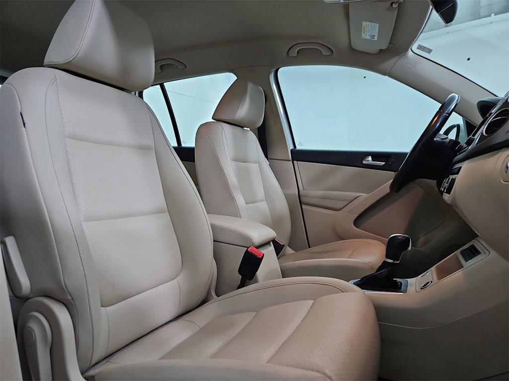 Thumbnail: 2017 Volkswagen Tiguan - 28