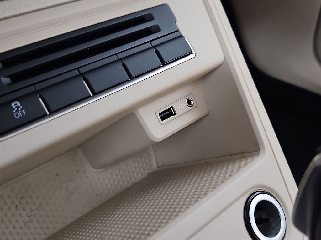 Thumbnail: 2017 Volkswagen Tiguan - 16