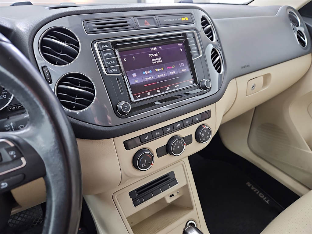 Thumbnail: 2017 Volkswagen Tiguan - 15