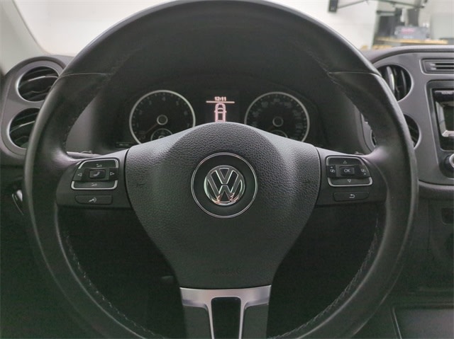 2014 Volkswagen Tiguan S 26