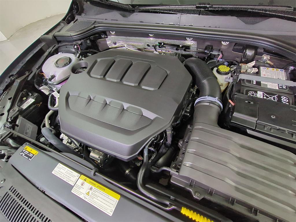 Thumbnail: 2025 Volkswagen Golf - 9