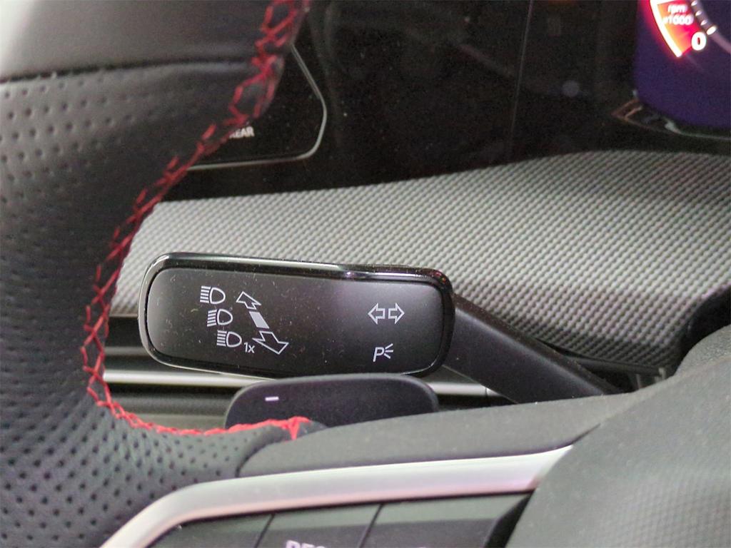 Thumbnail: 2025 Volkswagen Golf - 32