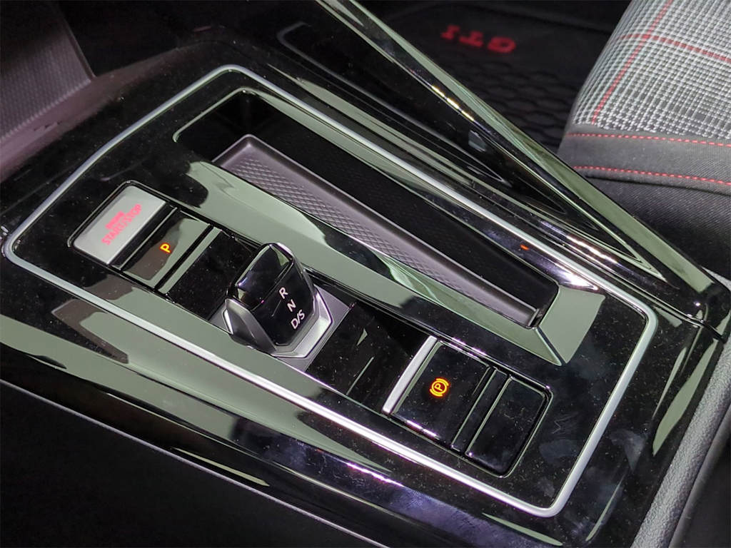 Thumbnail: 2025 Volkswagen Golf - 16