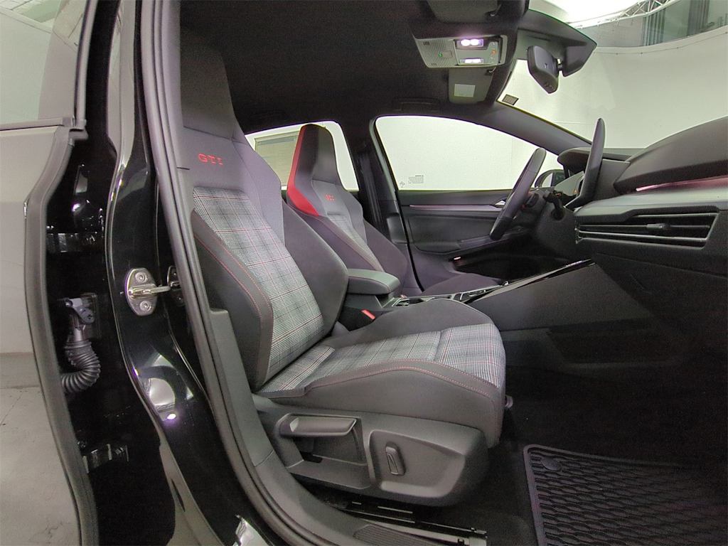 Thumbnail: 2025 Volkswagen Golf - 12