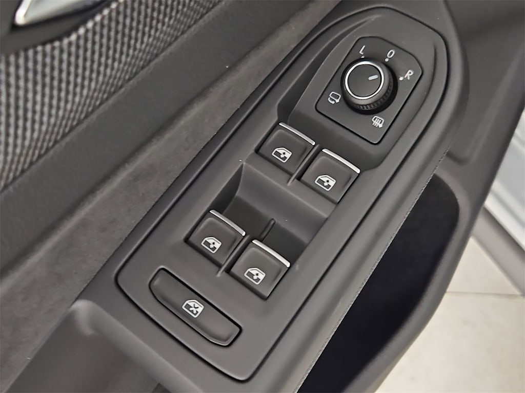 Thumbnail: 2025 Volkswagen Golf - 26