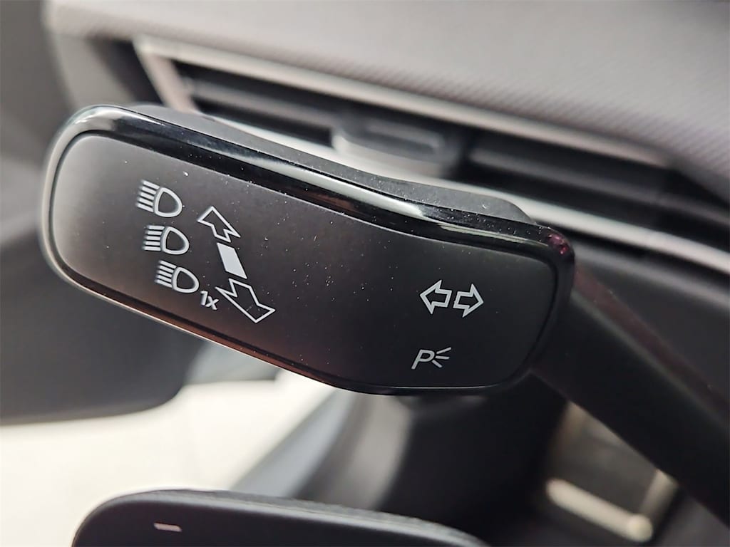 Thumbnail: 2025 Volkswagen Golf - 32