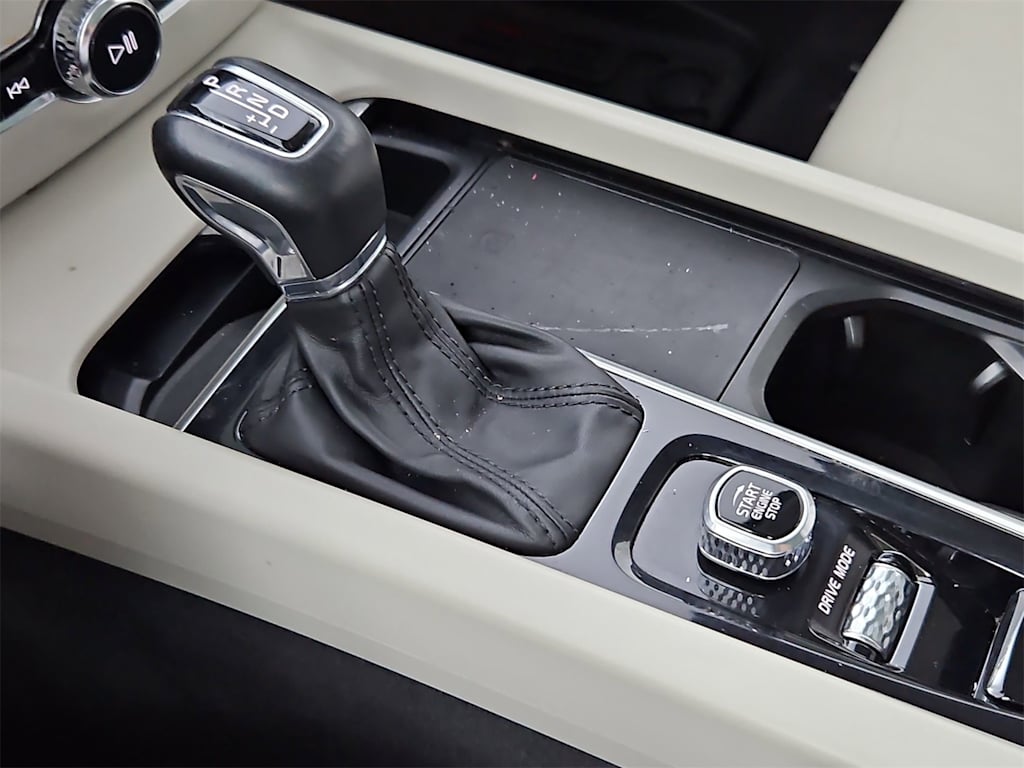 Thumbnail: 2021 Volvo V60 - 36