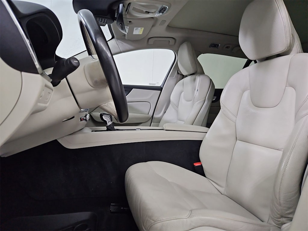 Thumbnail: 2021 Volvo V60 - 16