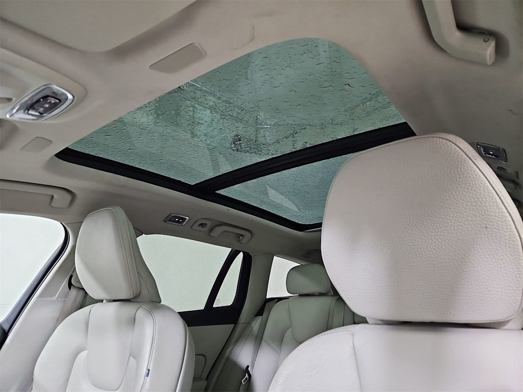 Thumbnail: 2021 Volvo V60 - 26