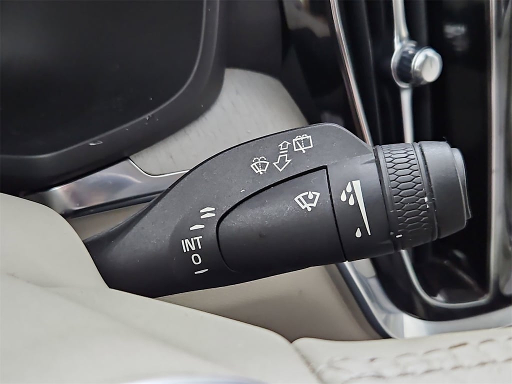 Thumbnail: 2021 Volvo V60 - 17