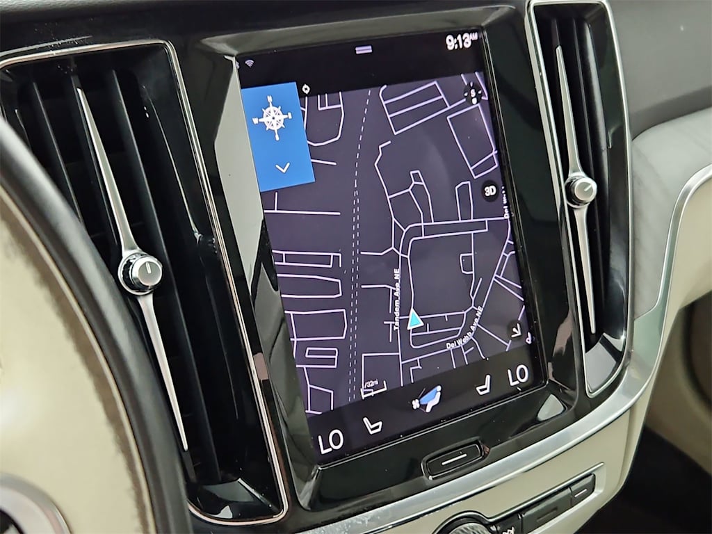 Thumbnail: 2021 Volvo V60 - 32