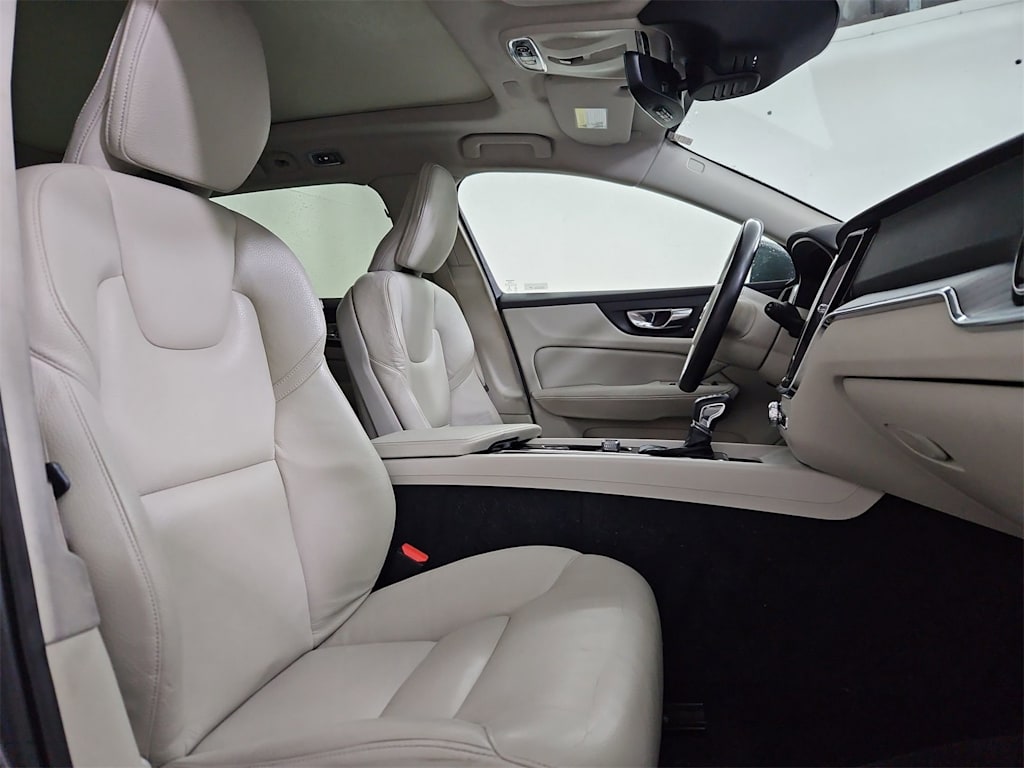 Thumbnail: 2021 Volvo V60 - 12