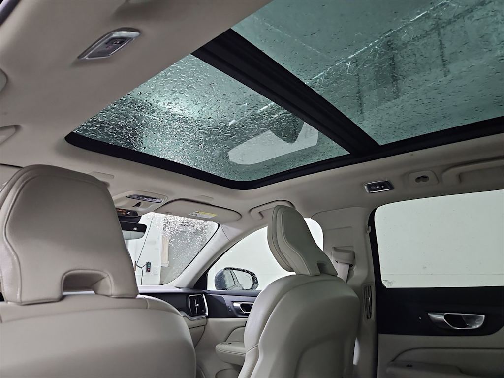 Thumbnail: 2021 Volvo V60 - 28