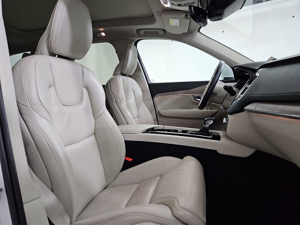 Thumbnail: 2022 Volvo XC90 - 29