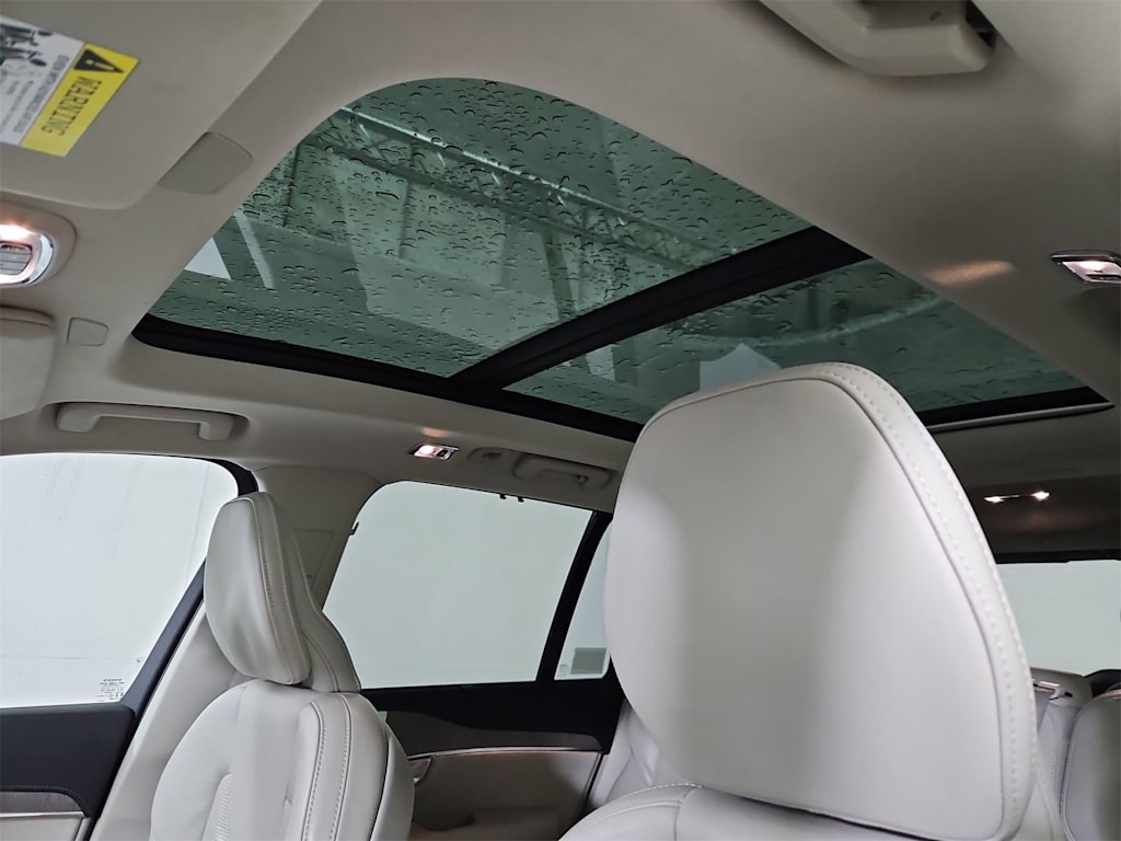 Thumbnail: 2022 Volvo XC90 - 26