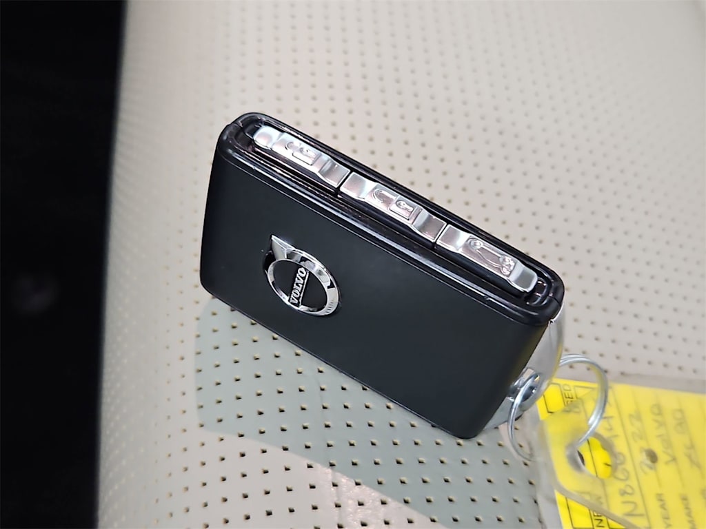 Thumbnail: 2022 Volvo XC90 - 19