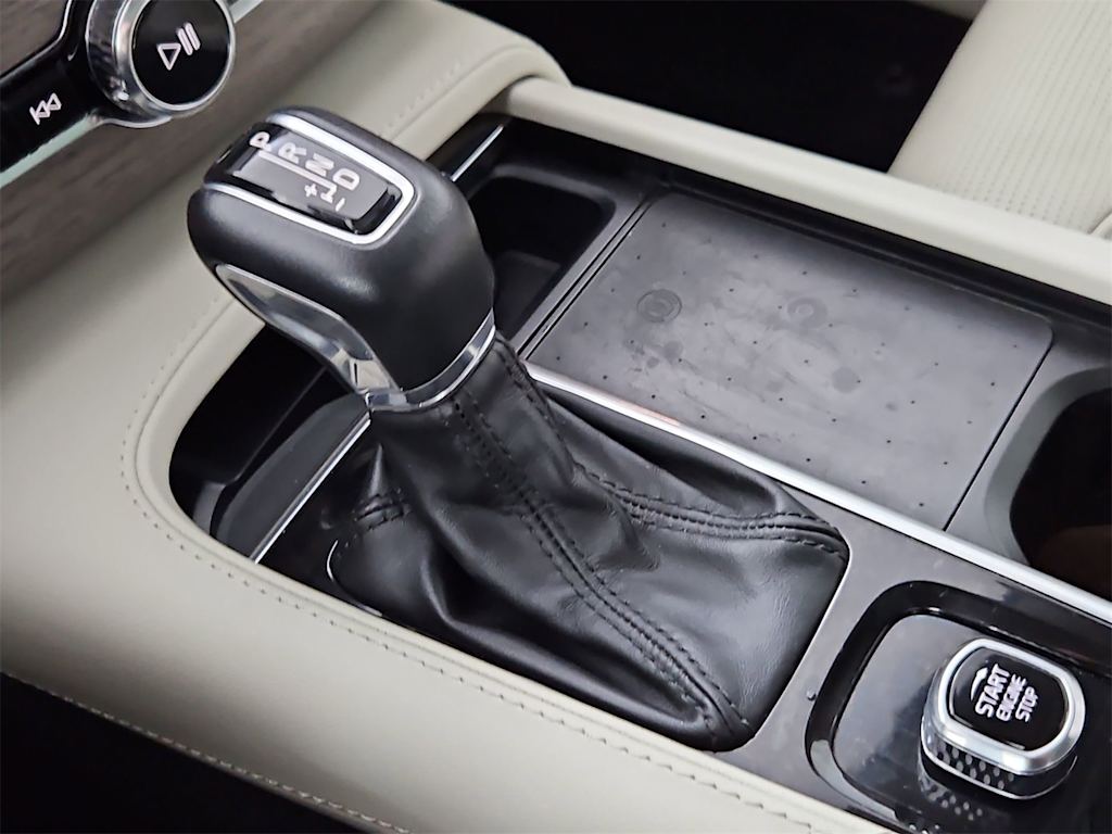 Thumbnail: 2022 Volvo XC90 - 38