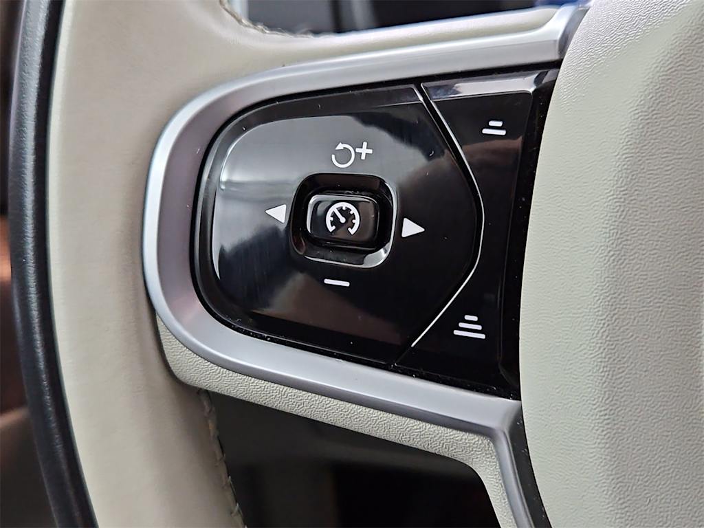 Thumbnail: 2022 Volvo XC90 - 30