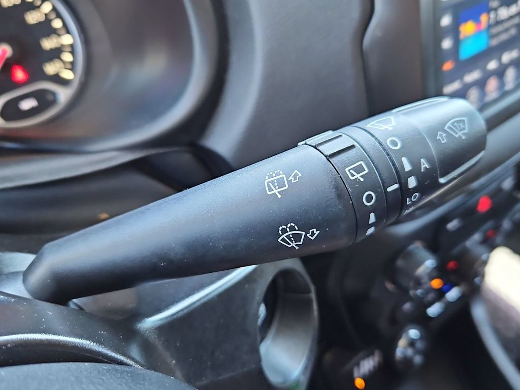 Thumbnail: 2020 Jeep Renegade - 31