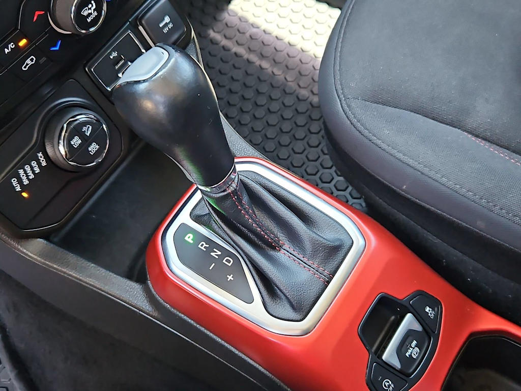 Thumbnail: 2020 Jeep Renegade - 16