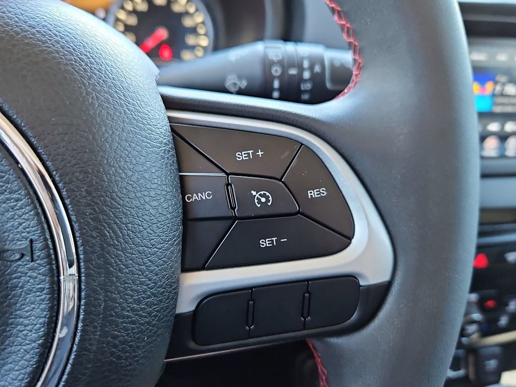 Thumbnail: 2020 Jeep Renegade - 30