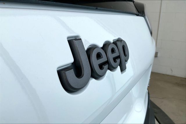 Thumbnail: 2022 Jeep Cherokee - 7