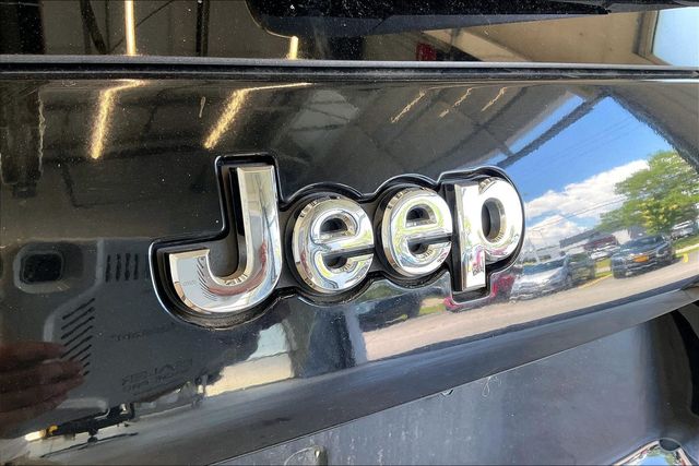 Thumbnail: 2019 Jeep Cherokee - 35
