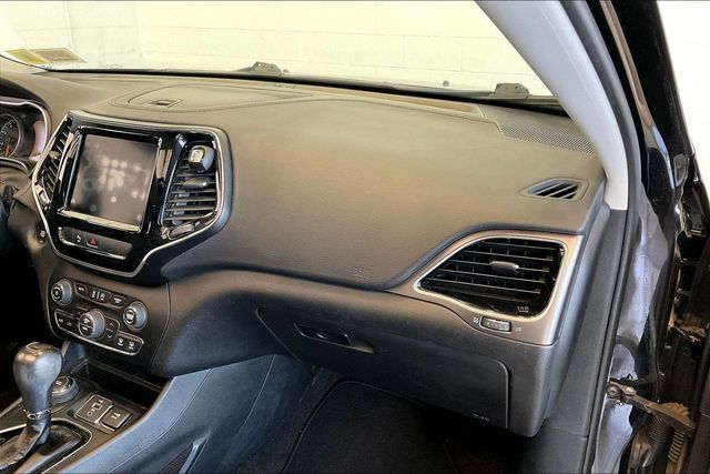 Thumbnail: 2019 Jeep Cherokee - 14