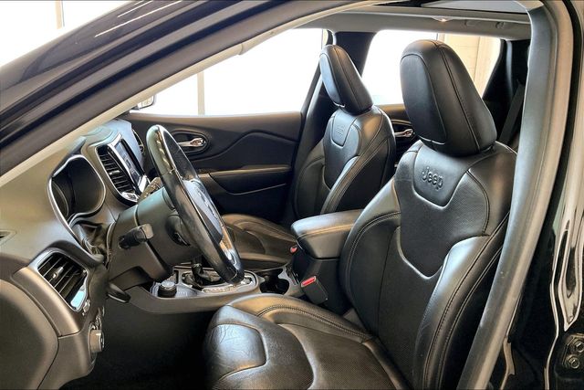 Thumbnail: 2019 Jeep Cherokee - 10