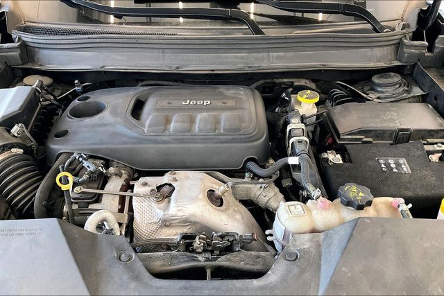 Thumbnail: 2019 Jeep Cherokee - 8