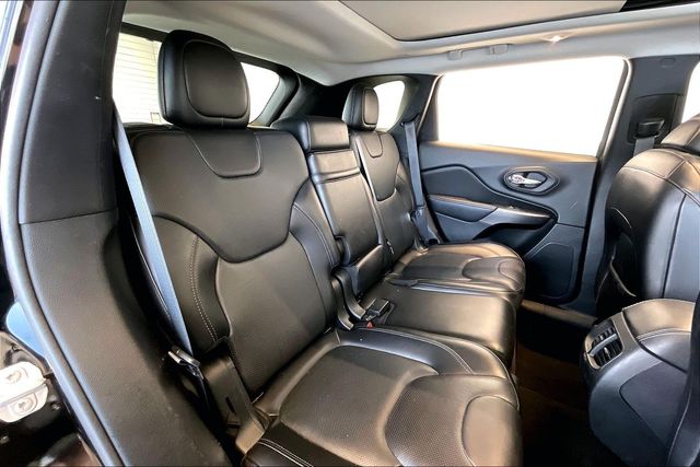 Thumbnail: 2019 Jeep Cherokee - 25