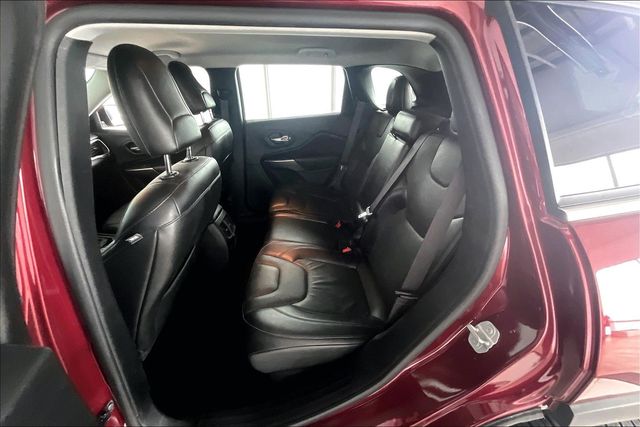 Thumbnail: 2019 Jeep Cherokee - 21