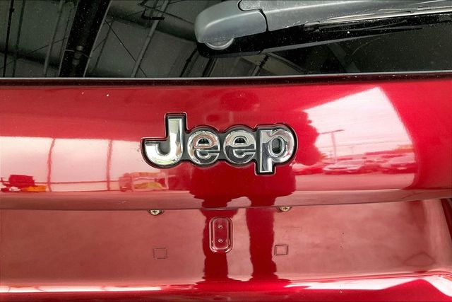 Thumbnail: 2019 Jeep Cherokee - 7