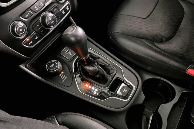 Thumbnail: 2019 Jeep Cherokee - 16