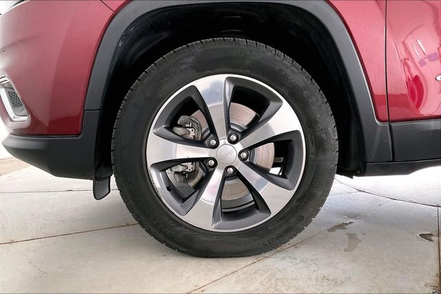 Thumbnail: 2019 Jeep Cherokee - 8