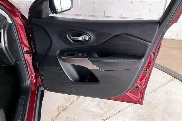 Thumbnail: 2019 Jeep Cherokee - 31