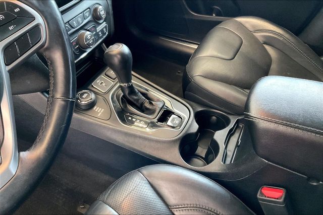 Thumbnail: 2019 Jeep Cherokee - 16