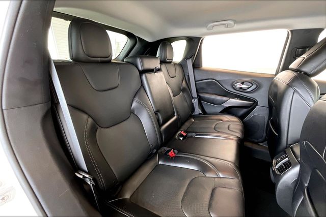 Thumbnail: 2019 Jeep Cherokee - 25