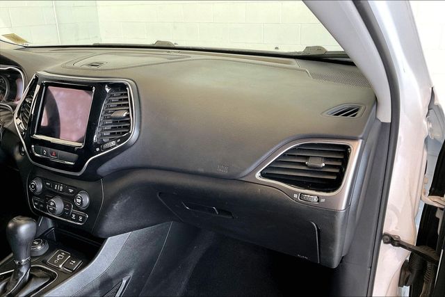 Thumbnail: 2019 Jeep Cherokee - 24