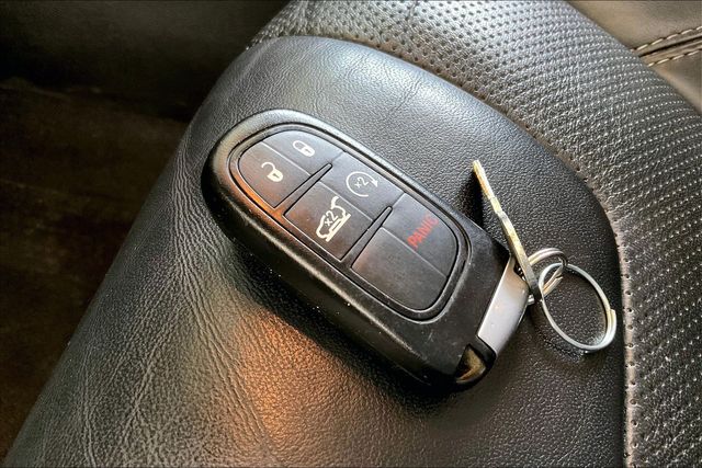 Thumbnail: 2019 Jeep Cherokee - 19